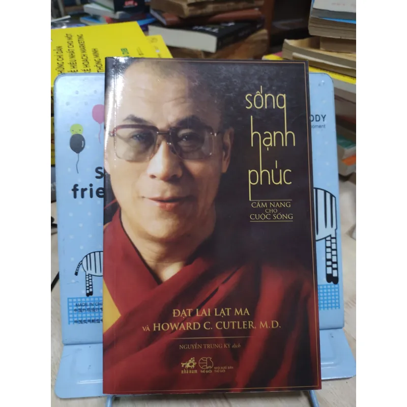 Sách: Sống hạnh phúc - Cẩm nang cho cuộc sống - TG: Đạt Lai Lạt Ma (B1) 788248