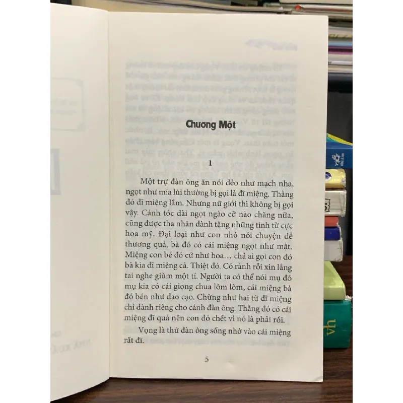 Diều hâu — Nguyễn Trí 577666