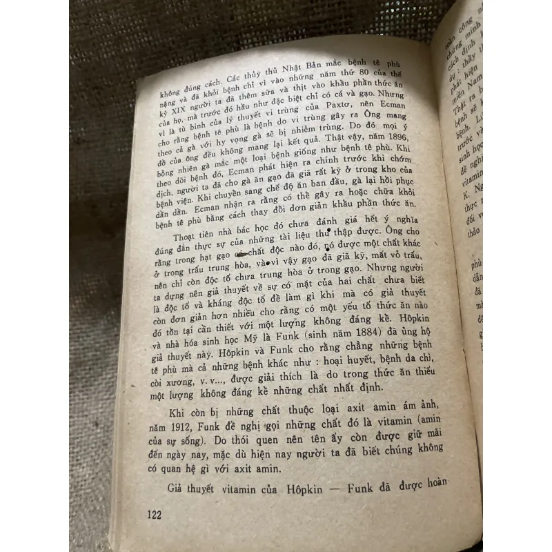 Lược sử sinh học-210 trang - mọt ăn chấm li ti - không ảnh hưởng nội dung  800209