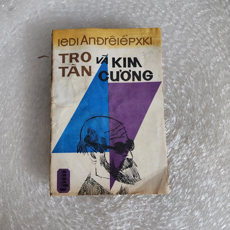 Tro tàn và kim cương  411762
