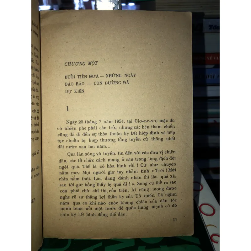 Hạt muối đỏ vùng đất hiểm - Nguyễn Việt Phương  786602