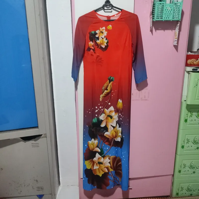 Áo dài hoa sen đỏ 972430