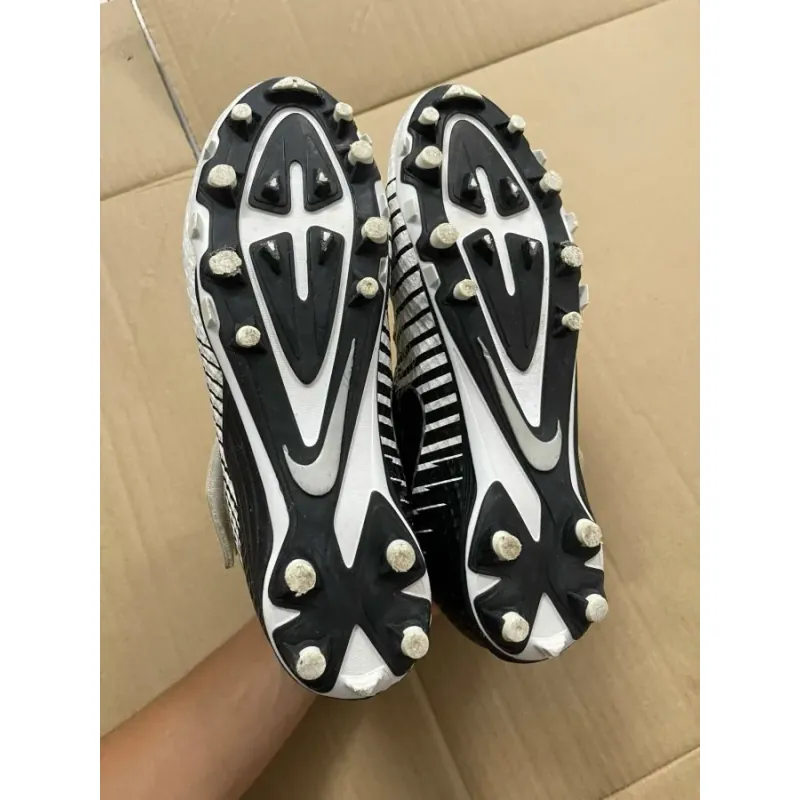 Giày thể thao hiệu NIKE có móng 934819
