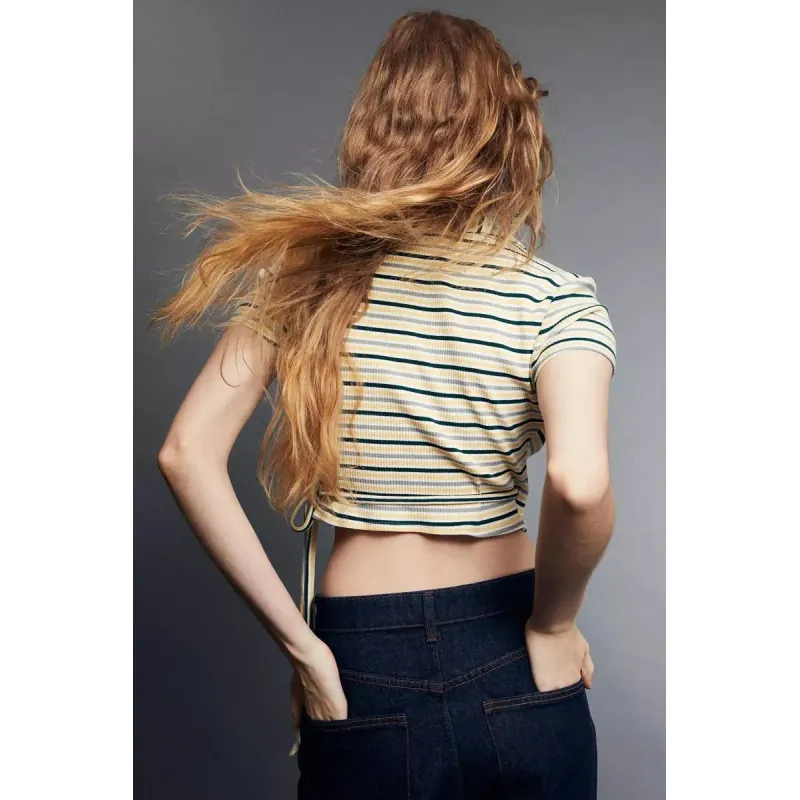 ÁO H&M CROPTOP THUN GÂN BỌC NGOÀI SIZE M 784888