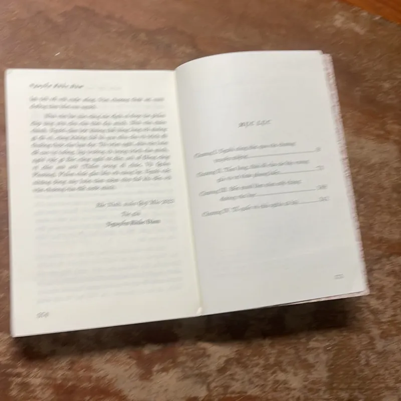 CUỘC ĐỜI QUA NHỮNG TRANG VĂN ( LÝ LUẬN PHÊ BÌNH) - NGUYỄN KHẮC ĐÀM 682064