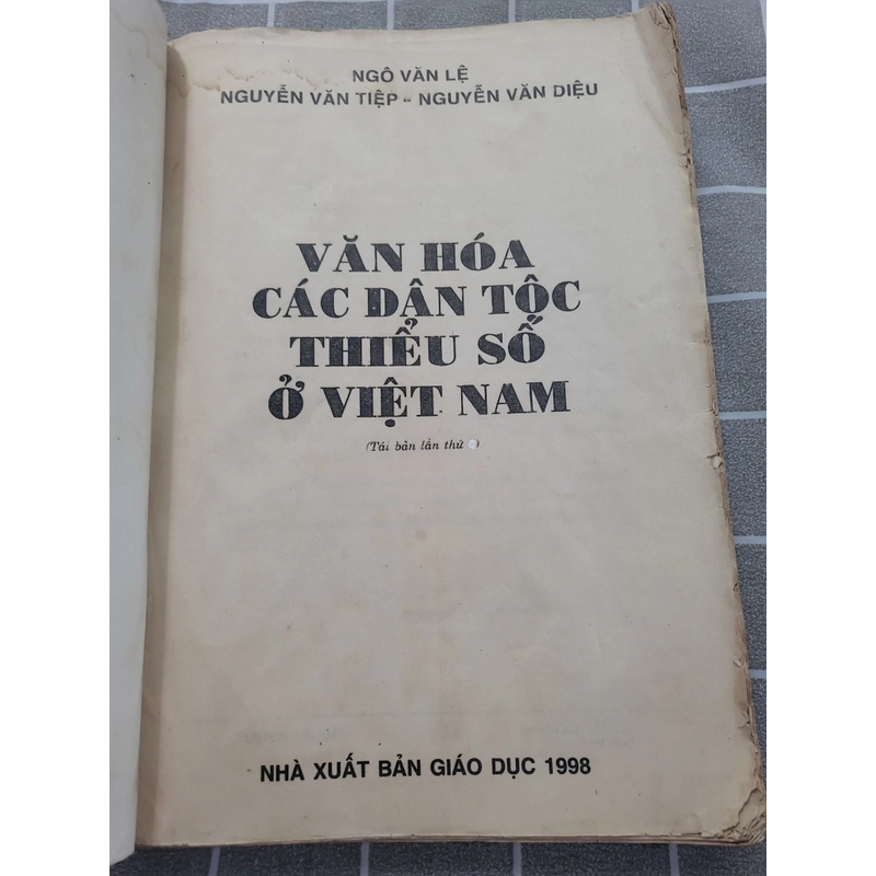Văn hóa các dân tộc thiểu số ở Việt Nam xuất bản, 1998 272694