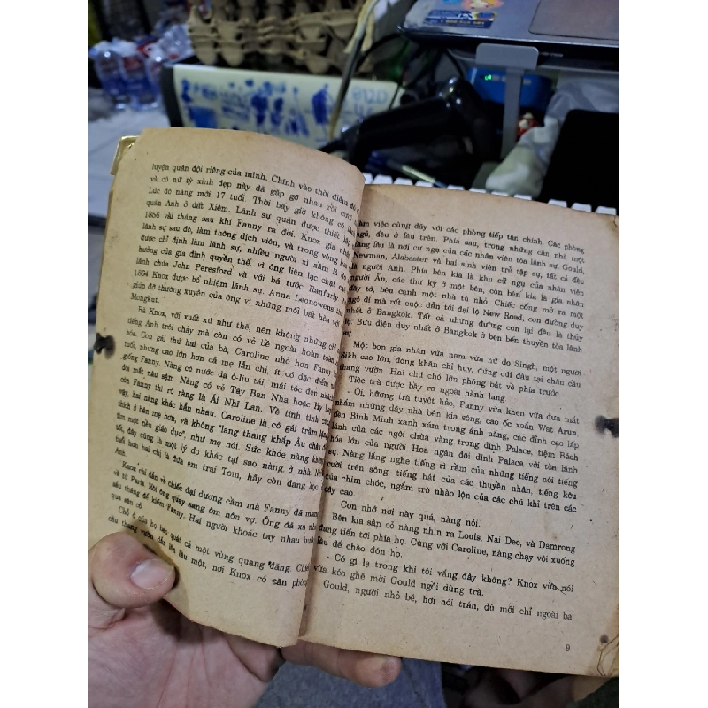 Mối tình kỳ lạ mới 70% ố Văn học nước ngoài HCM1709 923429