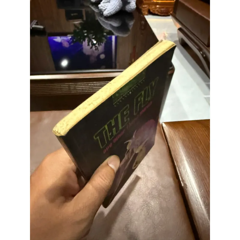 THE FLY AND OTHER HORROR STORIES – John Escott- K6 1035715