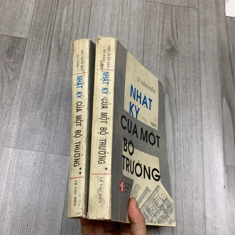 Nhật ký của một bộ trưởng - lê văn hiến. 4a1. Có chữ ký tặng của tg.  755739