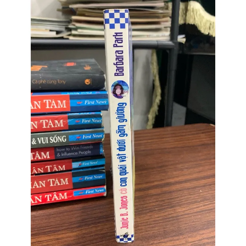 Junie B. Jones có con quái vật dưới gầm giường- Barbara Parh 674833