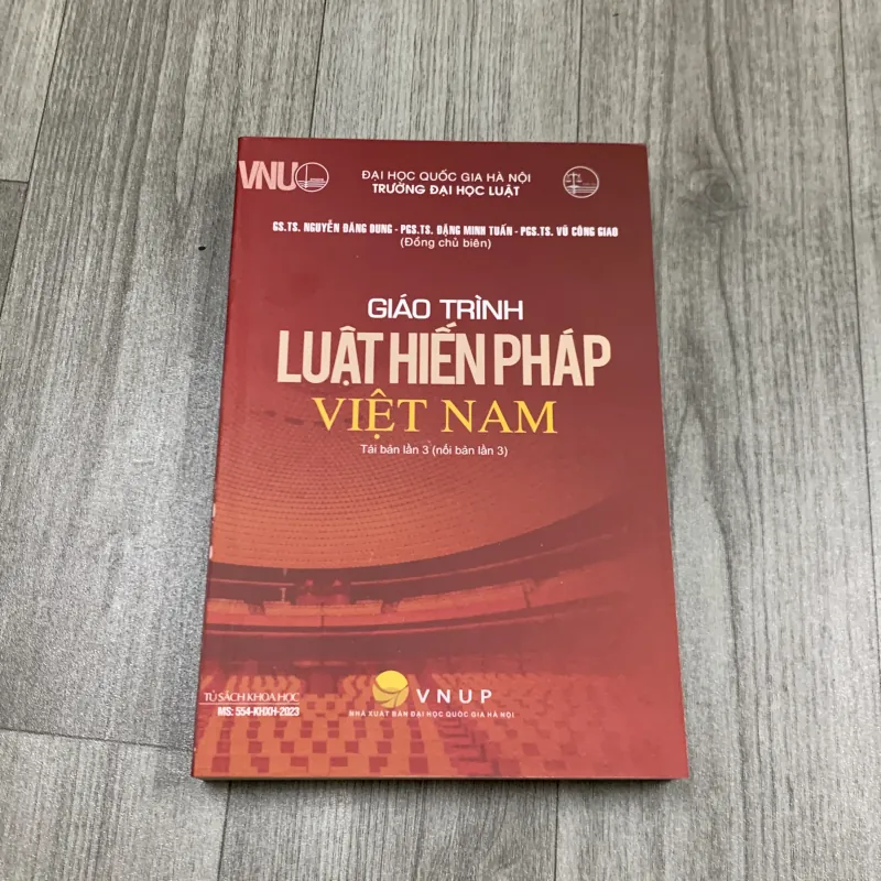 Giáo trình luật hiến pháp việt nam.  747231