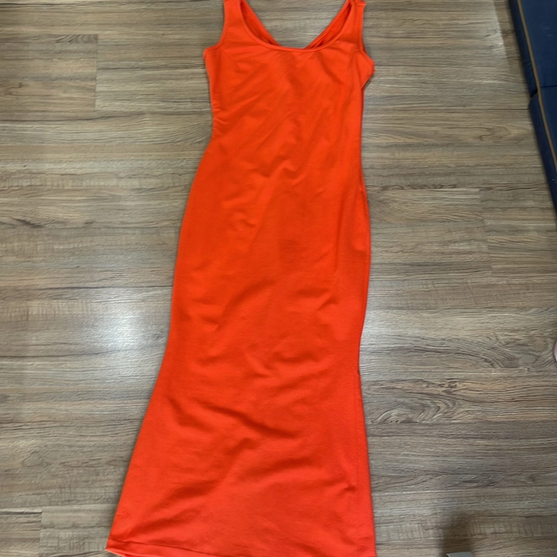 Váy dài đuôi cá, màu cam, sz S 46-48kg. Dáng ôm gọn, sát nách, trẻ trung 506100