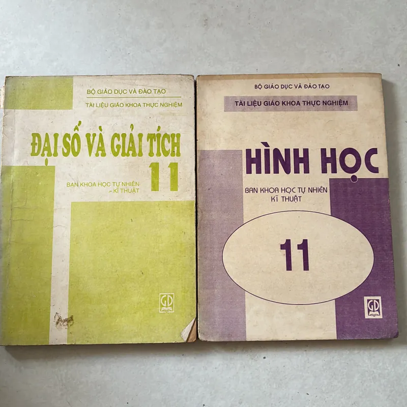 Tài liệu giáo khoa thực nghiệm: đại số và giải thích/ hình học 11 739468