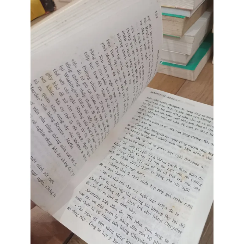 Người đàn bà buôn vũ khí - Marvin H. Albert 726399