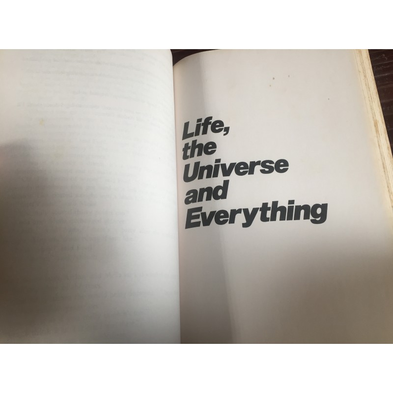 The Ultimate Hitchhiker's Guide to the Galaxy - Douglas Adams 69200