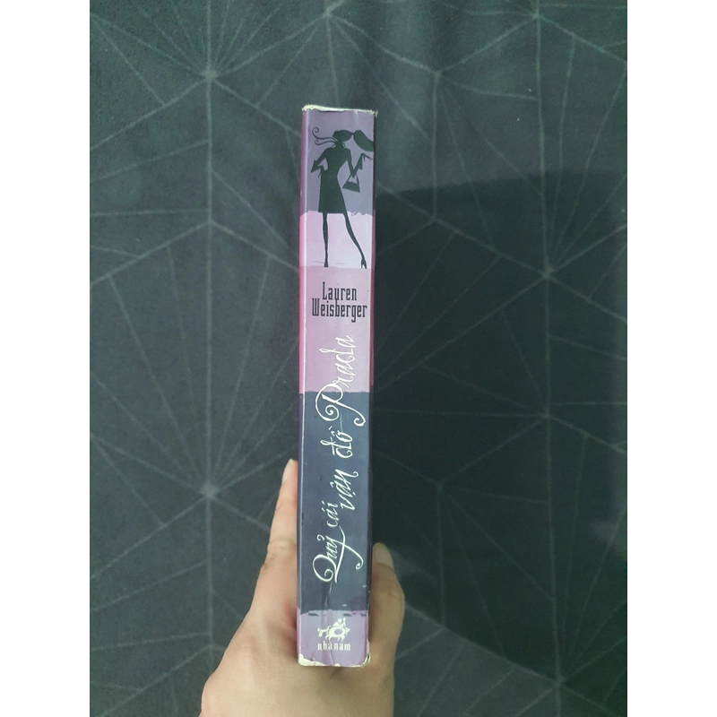 "Quỷ cái vận đồ Prada" - Lauren Weisberger 493161