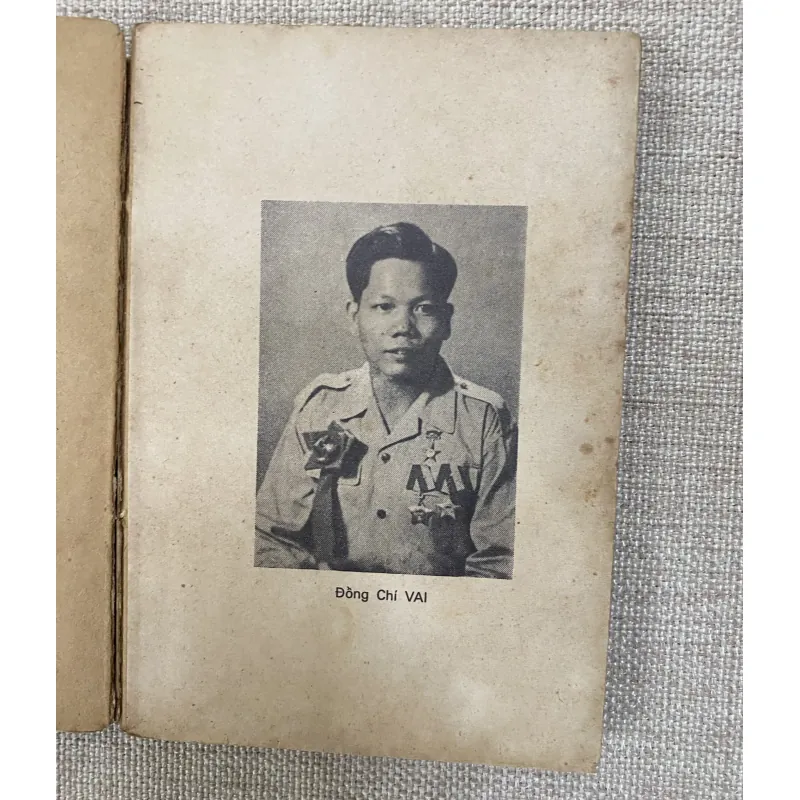 Tập truyện Anh hùng-Lê Chí Nguyện biên soạn  1026576