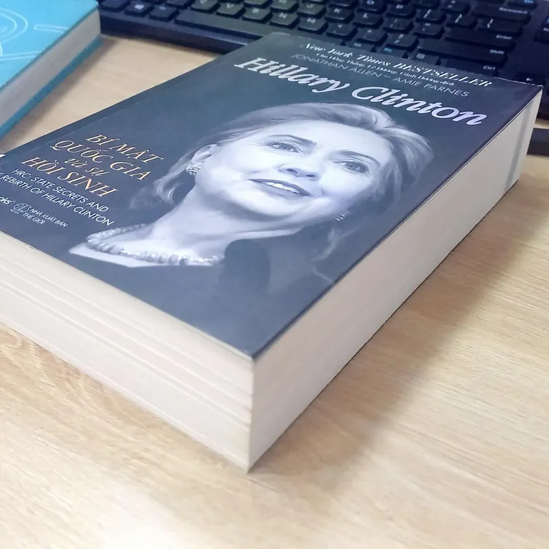 Hillary Clinton Bí Mật Quốc Gia Và Sự Hồi Sinh

- In lần đầu tiên - Best seller 571424