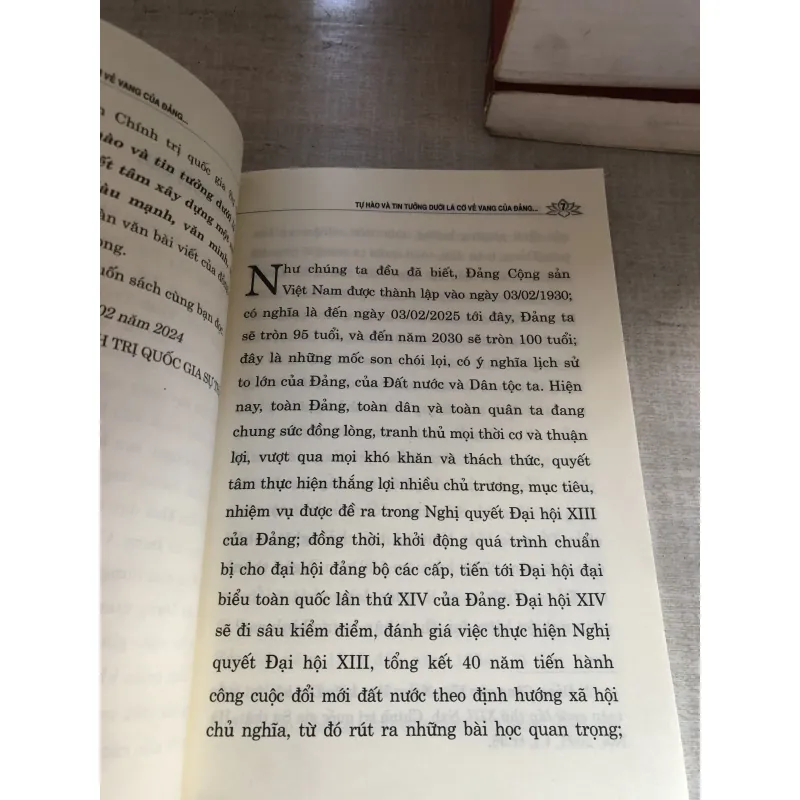 Tự hào và tin tưởng dưới lá cờ vẻ vang của Đảng 782810