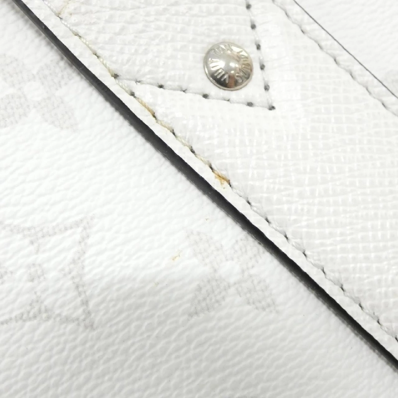 Túi xách cuối tuần Taiga Llama M30919 của Louis Vuitton 610787