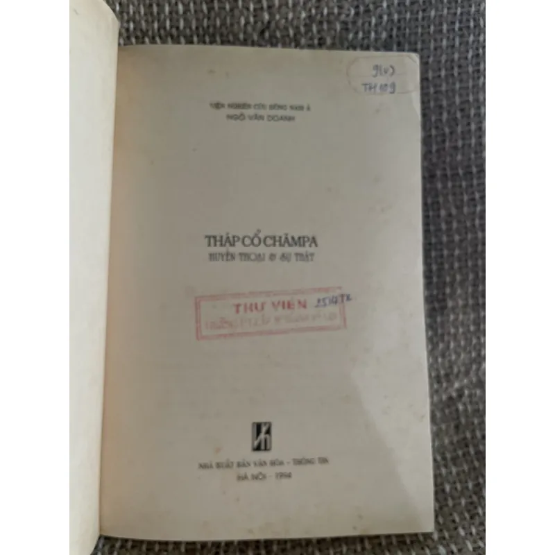 Tháp cổ Chămpa: Sự thật & Huyền thoại;  tác giả Ngô Văn Doanh, 1024593