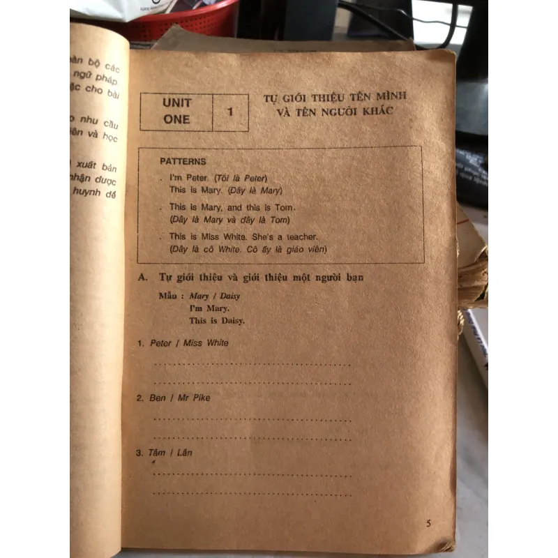 Bài tập tiếng Anh 6 - Nhiều tác giả  1006692