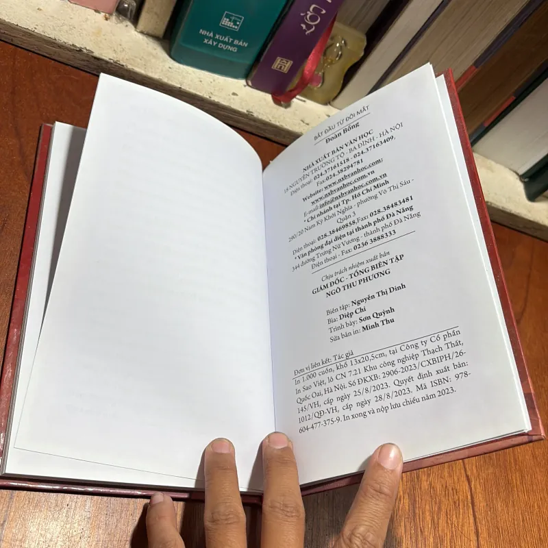 [Sách Bìa Cứng] - II Thơ: Bắt Đầu Từ Đôi Mắt - Đoàn Bổng - 2023 927716