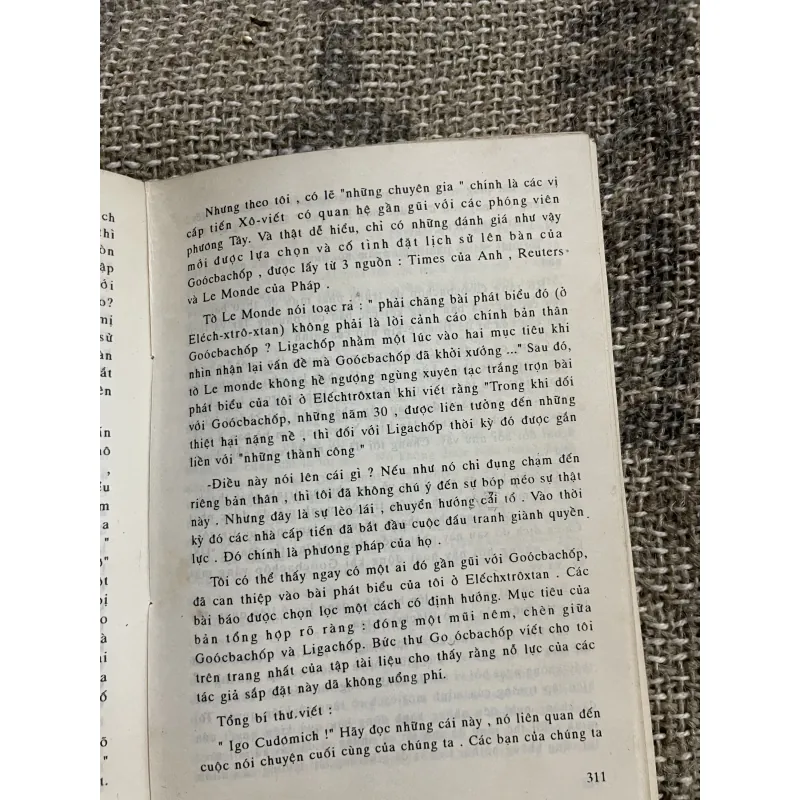 HỒI KÝ CỦA LIGACHUP BÊN TRONG ĐIỆN CREMLI CỦA M.GORBACHOV  1030006