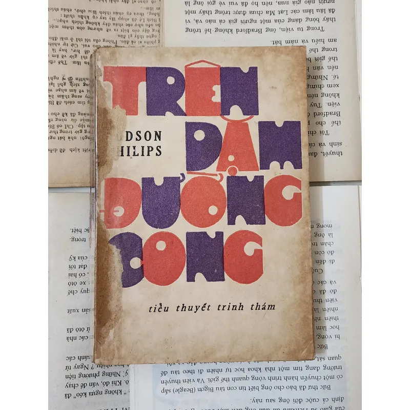 Tiểu thuyết trinh thám cổ điển: TRÊN DẶM ĐƯỜNG CONG 703958