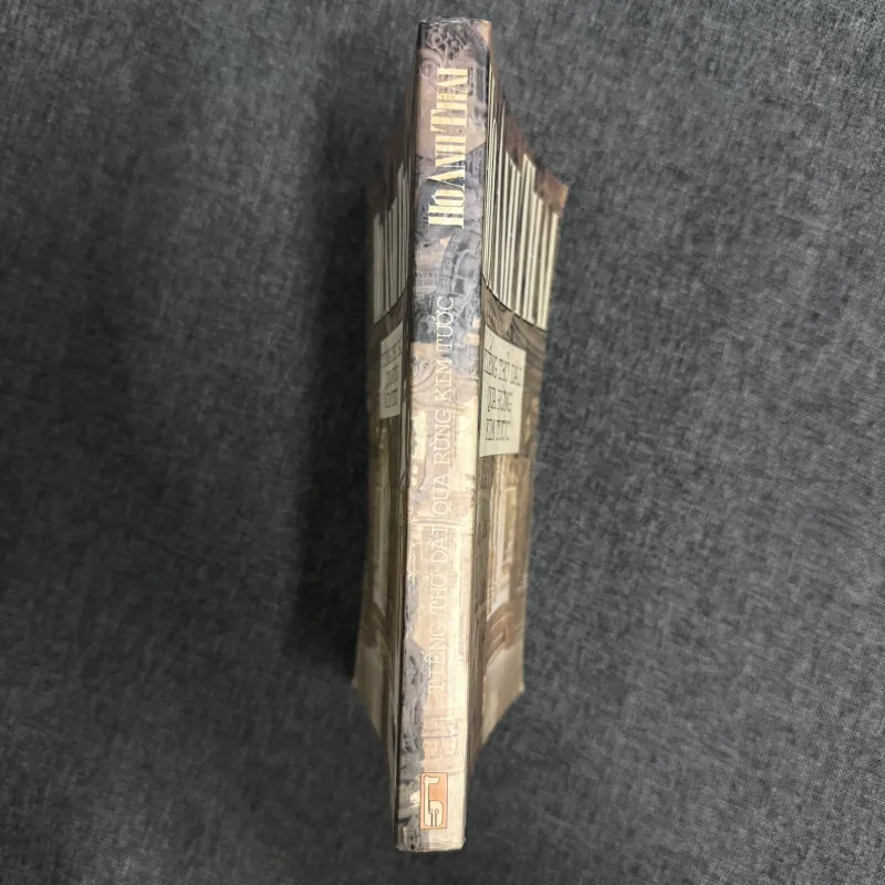 Tiếng thở dài qua rừng kim tước - Hồ Anh Thái 1031678