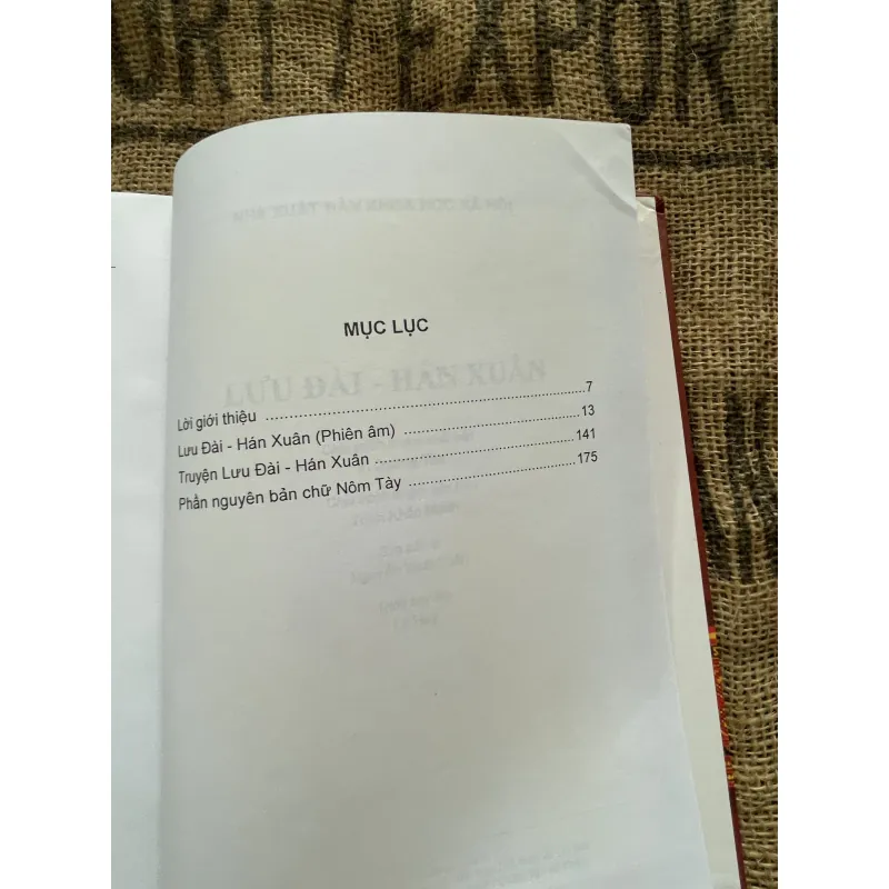 Truyện thơ Nôm các dân tộc thiểu số Việt Nam - Pây sử quảy binh ca 1004260