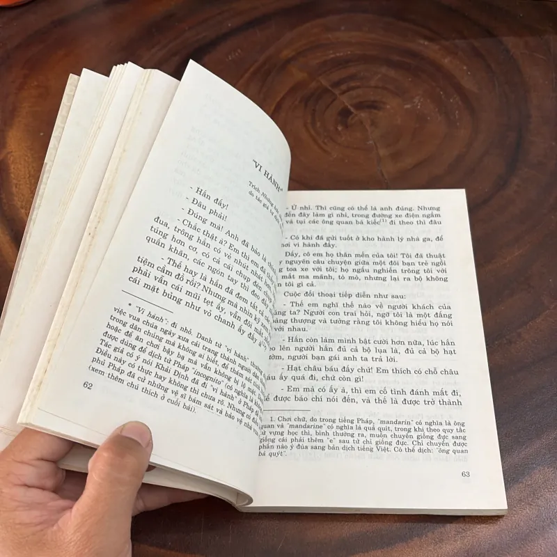 II Văn Học: Văn Thơ Hồ Chí Minh _ Tác Phẩm Và Dư Luận - 2002 999256