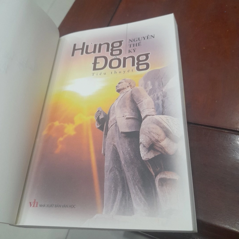 Nguyễn Thế Kỷ - HỪNG ĐÔNG (tiểu thuyết) 455536