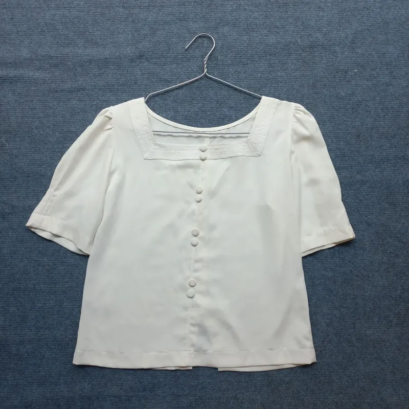 Áo kiểu cổ vuông màu trắng 932352