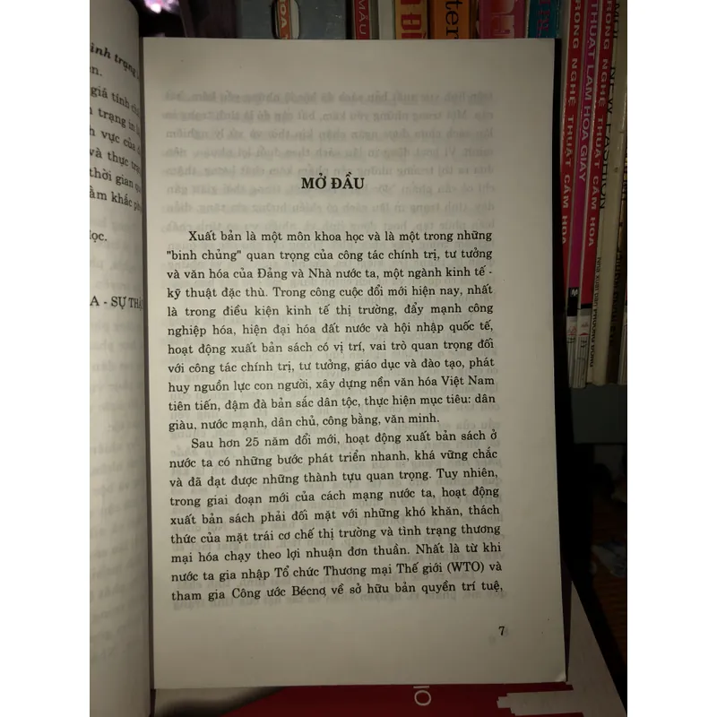 Thực trạng và giải pháp khắc phục tình trạng in lậu sách ở nước ta - PGS. TS. Lê Văn Yên 621779