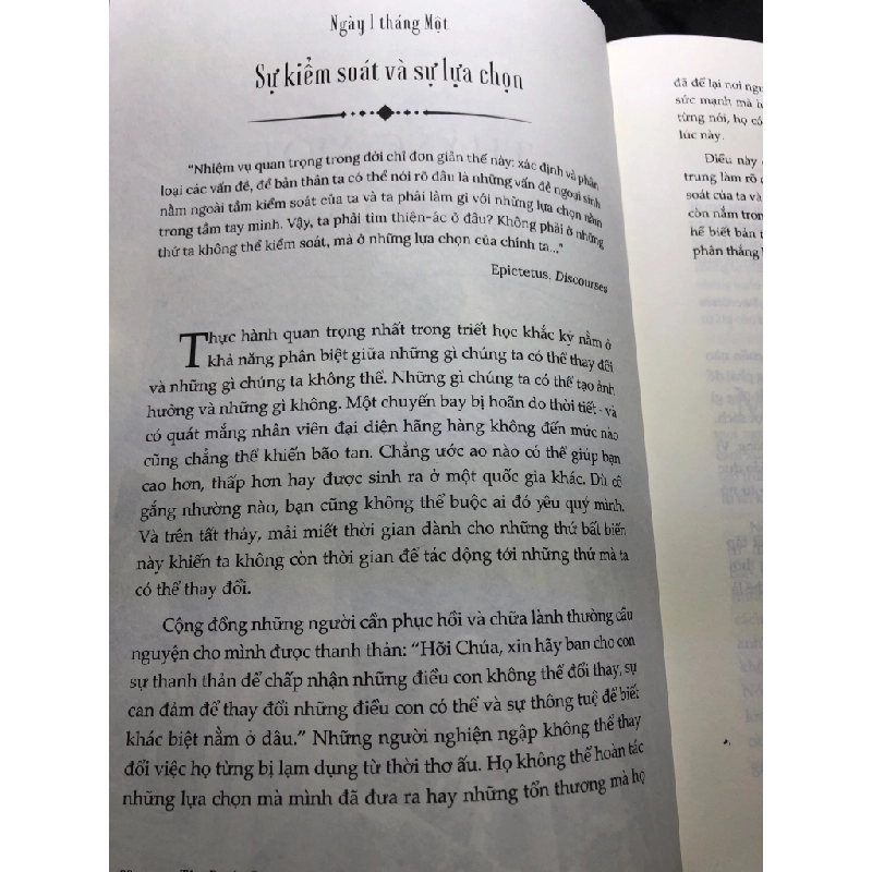 The Daily Stoic 366 chiêm nghiệm về trí tuệ và lòng can trường cùng nghệ thuật sống 2022 mới 90% Ryan Holiday và Stephen Hanselman HPB2307 KỸ NĂNG 190582