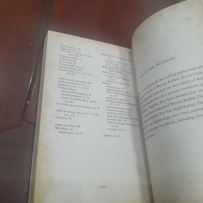 WARREN BUFFETT and the Interpretation of Financial Statements 674238