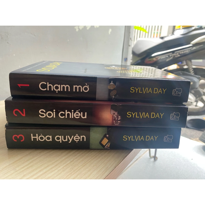 Sylvia Day - combo 3 cuốn Chạm Mở - Soi Chiếu - Hoà Quyện 455801