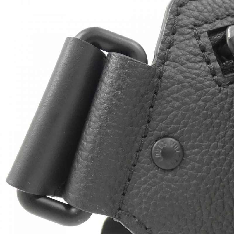 Túi đeo chéo LV Aerogram Takeoff M57081 của Louis Vuitton 612383