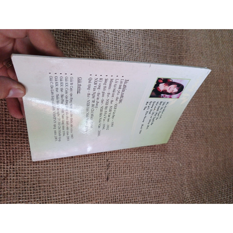 Quà tặng - Phi Tuyết Ba 2004 mới 90% (Sách văn học) HLSC2404 1028398