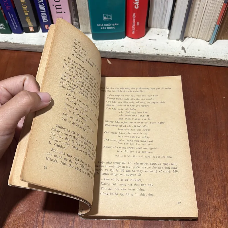 II Sách Xưa: Thơ NICÔLA GHIDEN - Xuân Diệu (Giới Thiệu Và Dịch) - 1981 754405