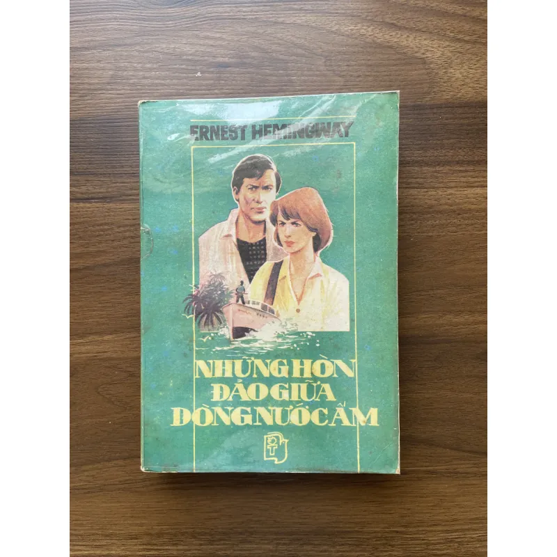 Những hòn đảo giữa dòng nước ấm - Ernest Hemingway 977684