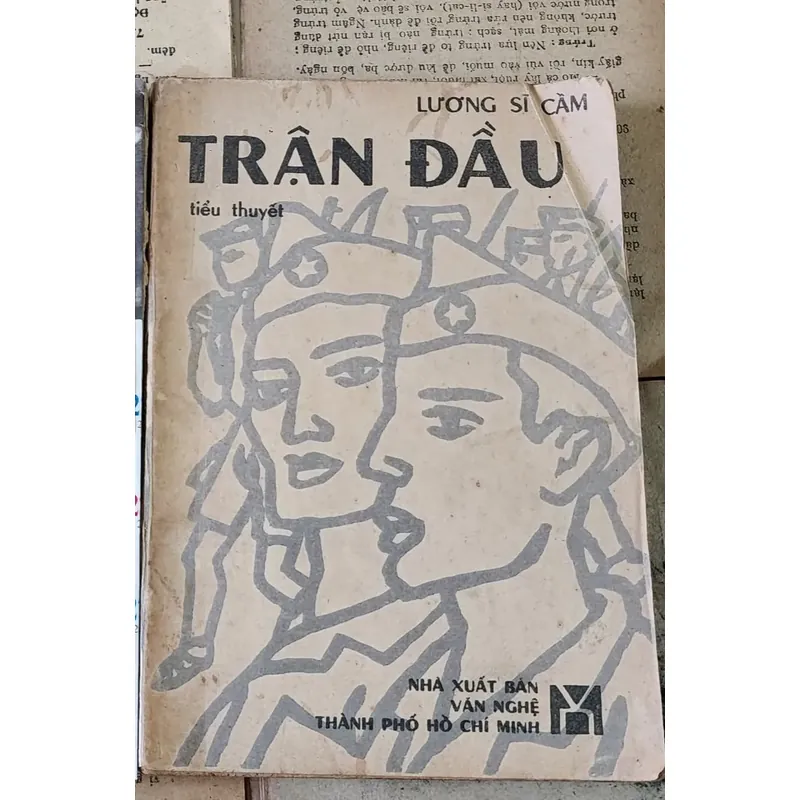 Tiểu thuyết TRẬN ĐẦU - nhà văn/chiến sĩ CA Lương Sĩ Cầm 705402