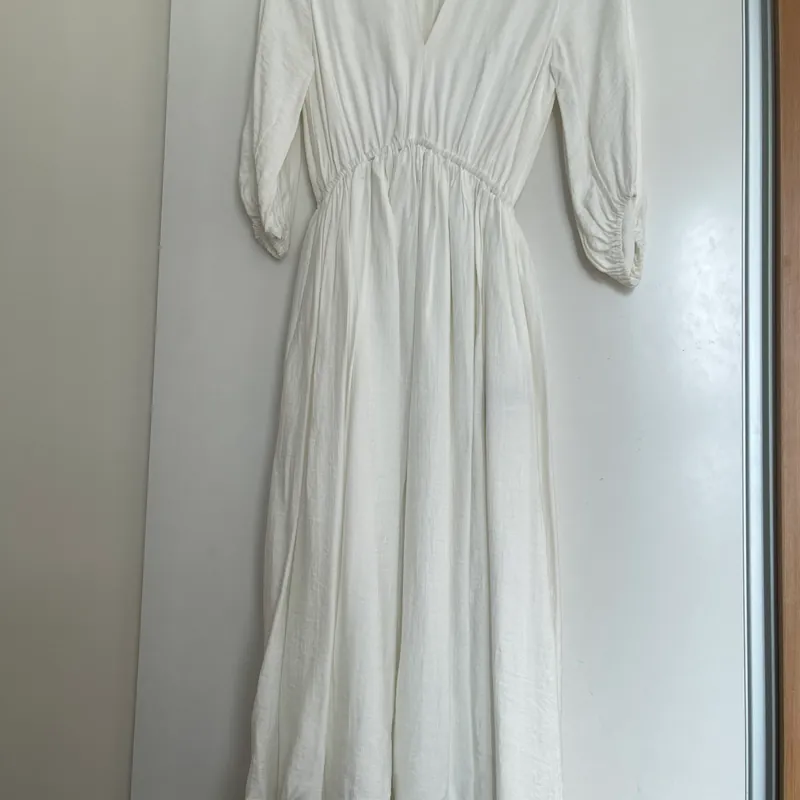 Váy Estte màu trắng sz M dễ thương 564557
