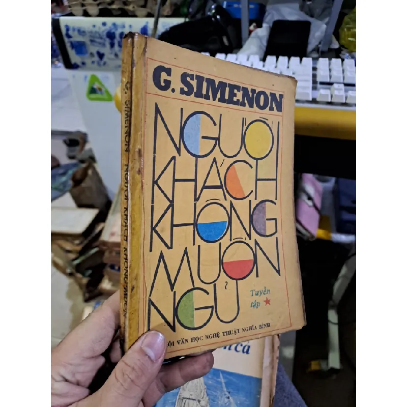 [Sách Cũ SCGR] Người khách không muốn ngủ tập truyện 1 mới 70% ố rách bìa 1988 Văn học nước ngoài HCM1709 679849