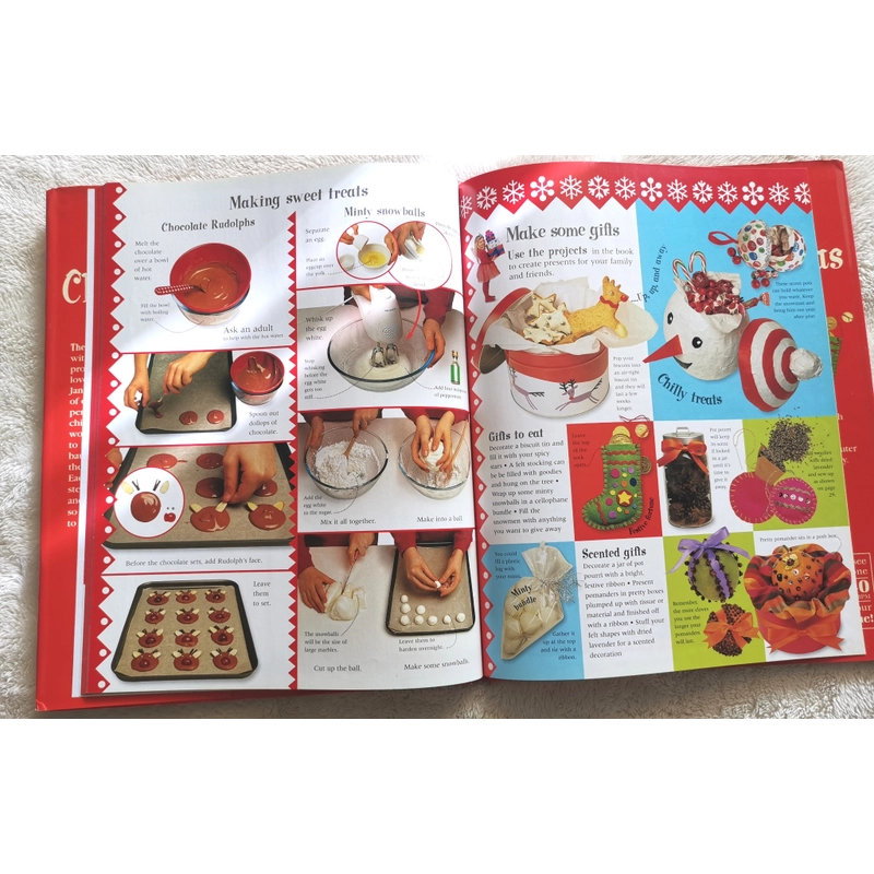 THE MERRY CHRISTMAS 
ACTIVITY BOOK  405263