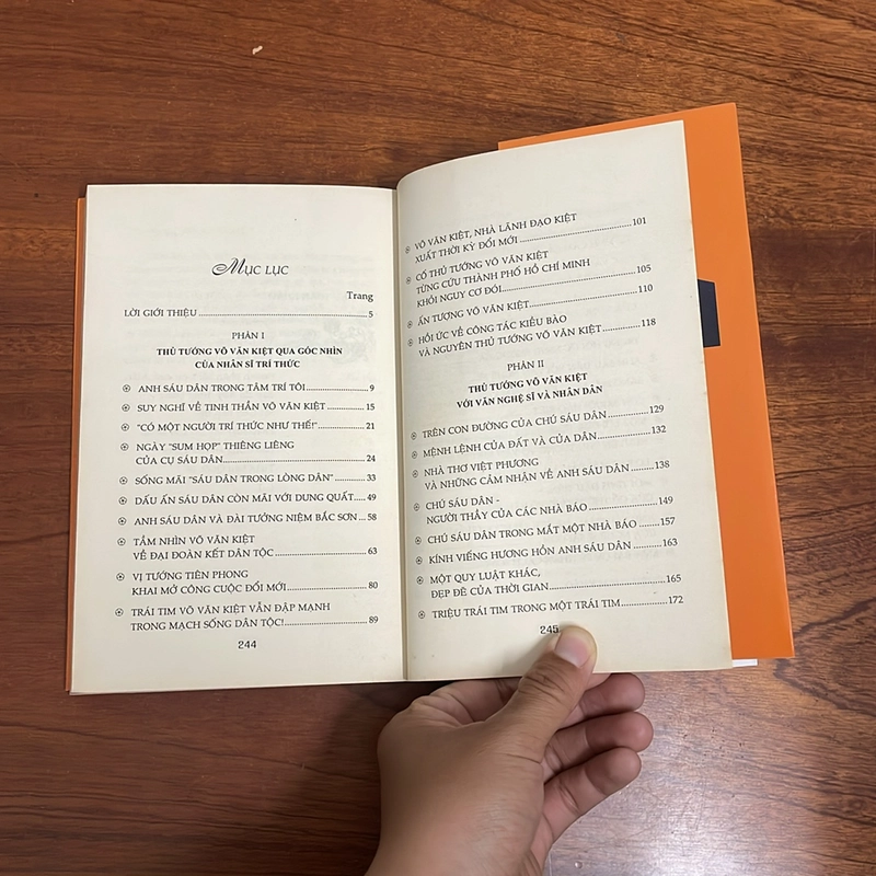 II Sách Lịch Sử: Thủ Tướng Võ Văn Kiệt _ Bình Dị & Gần Gũi - 2013 496702