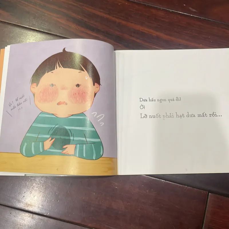 THUÝ AN : - Lỡ nuốt phải hạt dưa mất rồi  1028169