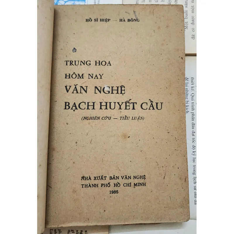 Nghiên cứu & tiểu luận: VĂN NGHỆ BẠCH HUYẾT CẦU - TRUNG HOA HÔM NAY 707035