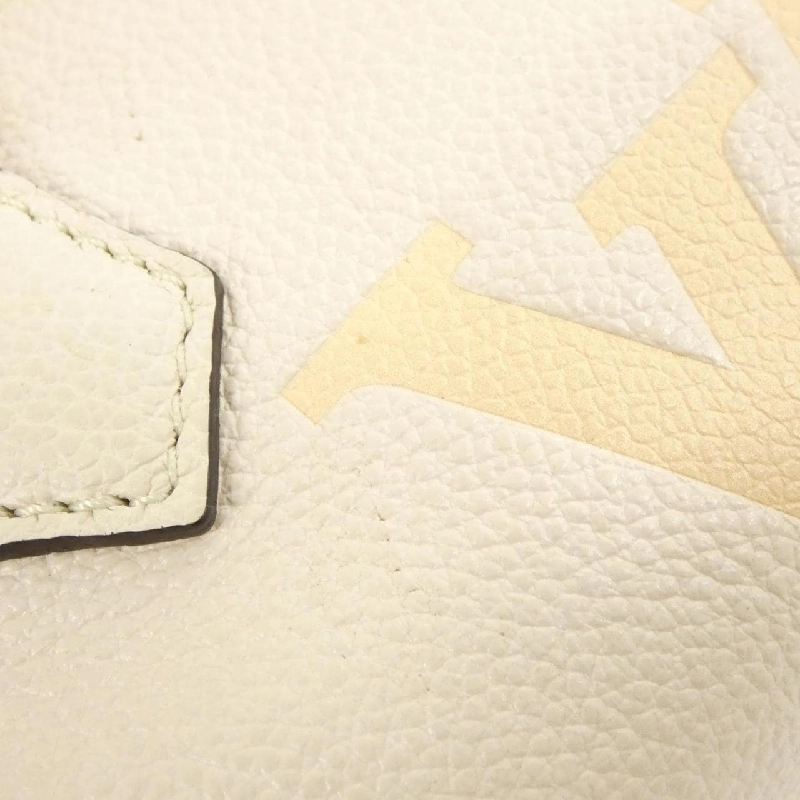 Túi xách vai Louis Vuitton Monogram Empreinte (Bên Hồ) Papillon BB M45708 611326